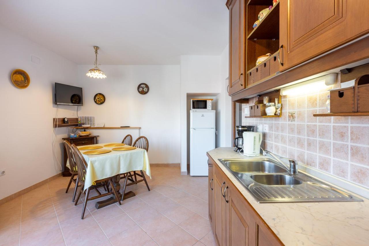 Apartments Villa Mavero Banjole Buitenkant foto